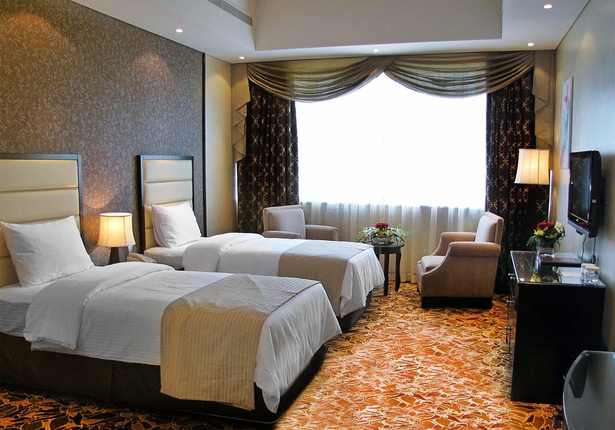 Paragon Hotel Abu Dhabi Bagian luar foto