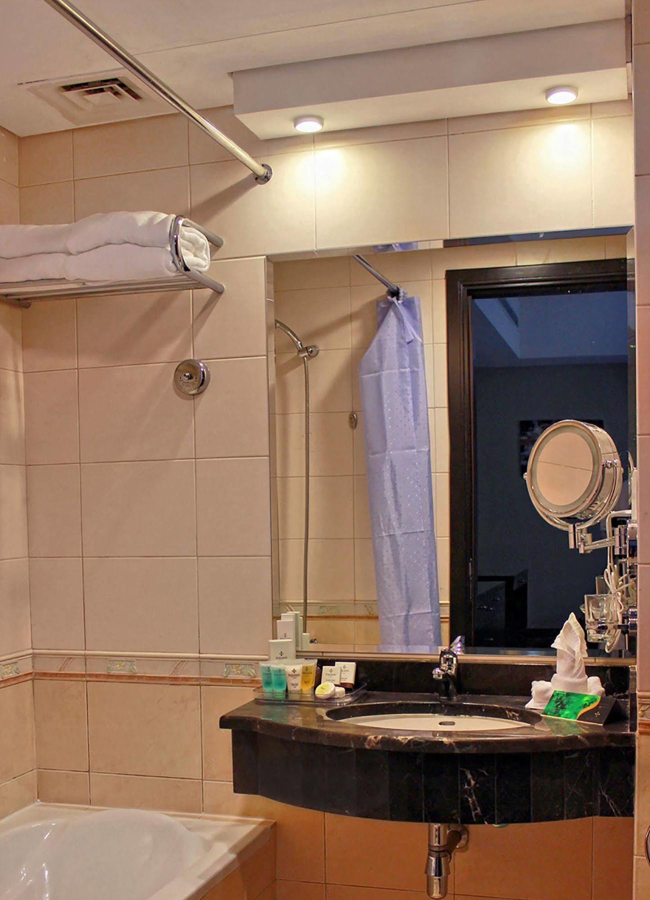 Paragon Hotel Abu Dhabi Bagian luar foto
