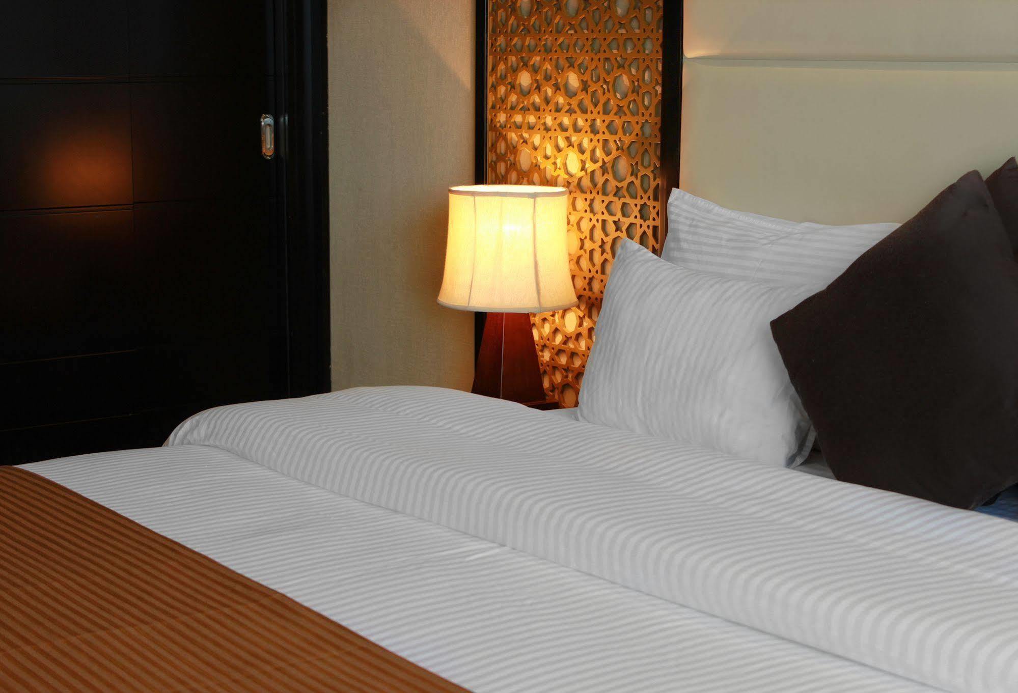 Paragon Hotel Abu Dhabi Bagian luar foto