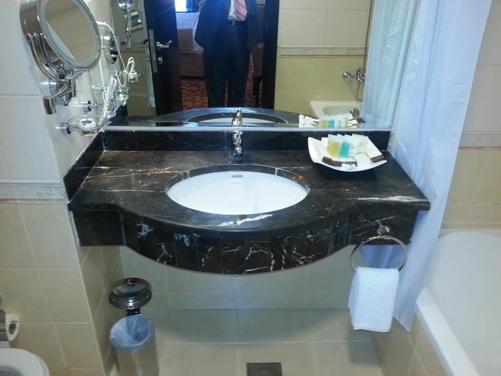 Paragon Hotel Abu Dhabi Bagian luar foto